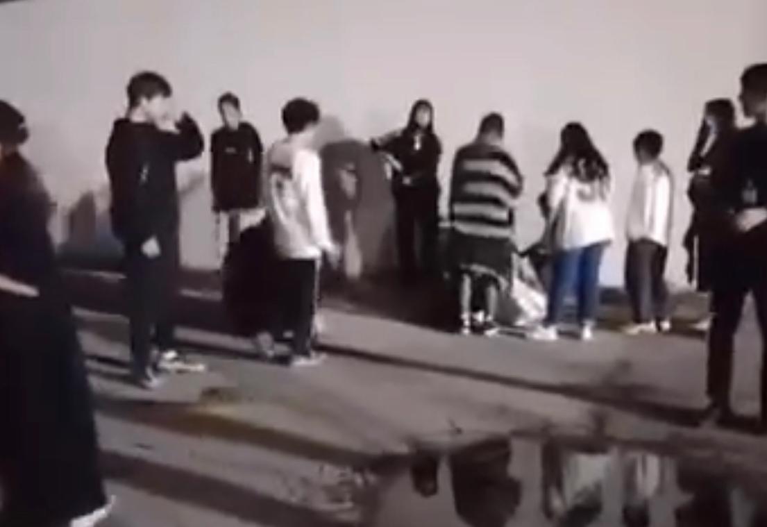 «Что не защищаешь?»: избиение школьницы попало на видео в Актау